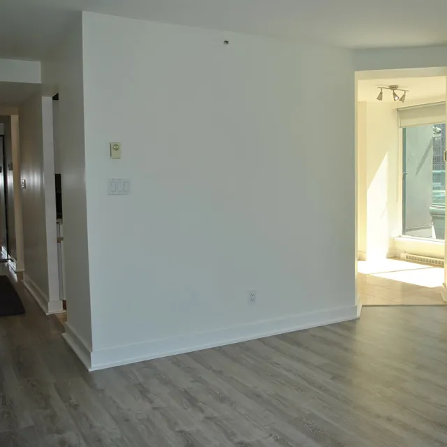 Rosedale Gardens in Downtown - 1 Bedroom Apartment For Rent in Vancouver 203 - 888 Hamilton Street, Vancouver, BC