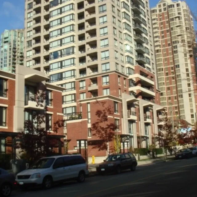 Yaletown Park in Yaletown - 1 Bedroom Apartment For Rent in Vancouver 2805 - 909 Mainland Street, Vancouver, BC