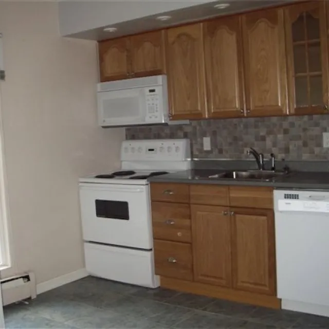 Laurel Court in Fairview - 1 Bedroom Townhouse For Rent in Vancouver 37 - 870 West 7th Avenue, Vancouver, BC