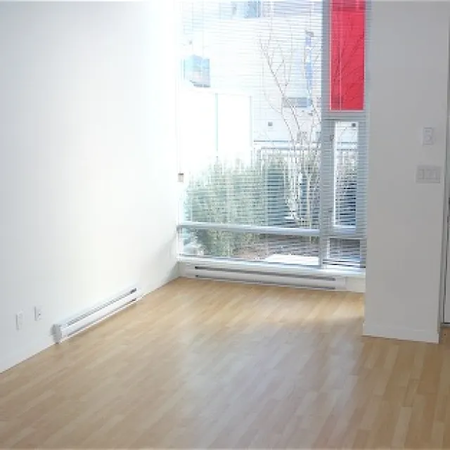 Spectrum in Downtown - 1 Bedroom Townhouse For Rent in Vancouver 121 Regiment Square, Vancouver, BC