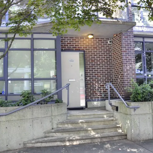 Canadian in Downtown - 2 Bedroom Townhouse For Rent in Vancouver 1060 Hornby Street, Vancouver, BC