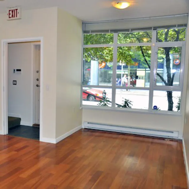Canadian in Downtown - 2 Bedroom Townhouse For Rent in Vancouver 1060 Hornby Street, Vancouver, BC