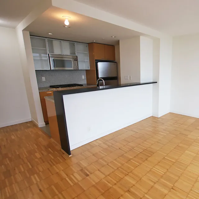 Coopers Lookout in Yaletown - 2 Bedroom Apartment For Rent in Vancouver 901 - 33 Smithe Street, Vancouver, BC