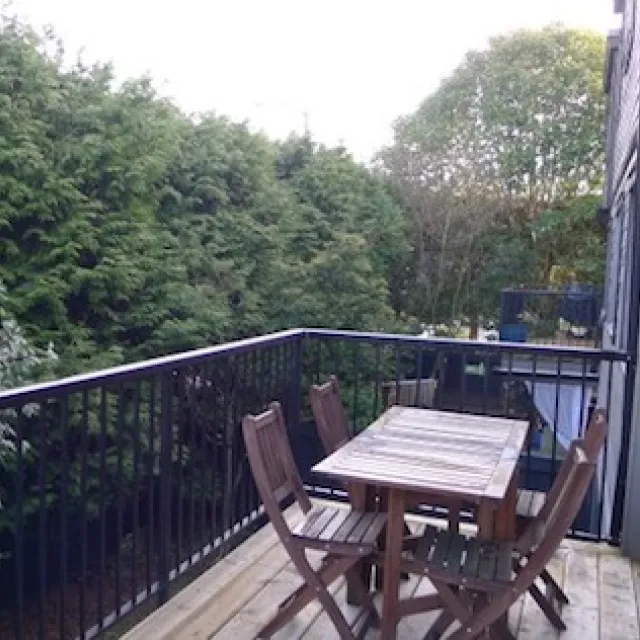 Balsam Mews in Kitsilano - 3 Bedroom Apartment For Rent in Vancouver 204 - 2001 Balsam Street, Vancouver, BC