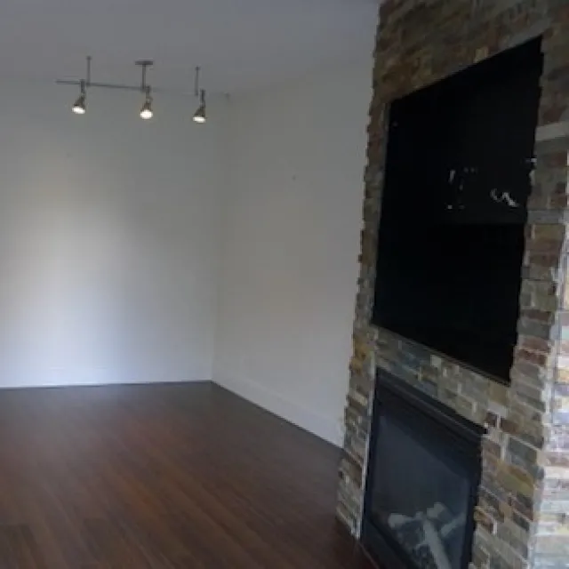 Balsam Mews in Kitsilano - 3 Bedroom Apartment For Rent in Vancouver 204 - 2001 Balsam Street, Vancouver, BC