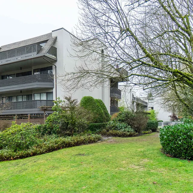 Hillside Terrace in Brentwood - 1 Bedroom Apartment For Rent in Burnaby at 204 - 1945 Woodway Place, Burnaby, BC, V5B 4S4