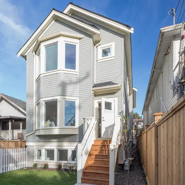 Commercial Drive - 3 Bedroom Duplex For Rent in Vancouver 1634 East 4th Avenue, Vancouver, BC