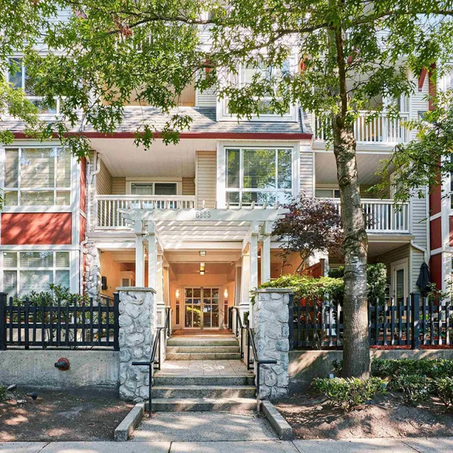 Carmel in Highgate - 1 Bedroom Apartment For Rent in Burnaby 417 - 6833 Village Green, Burnaby, BC, V5E 4M1