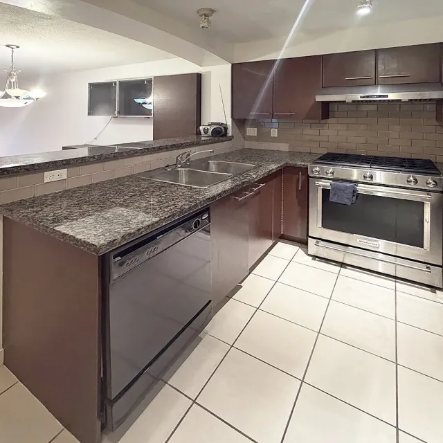 Lions Park in Brighouse - 1 Bedroom Apartment For Rent in Richmond 2109 - 5113 Garden City Road, Richmond, BC, V6X 4H8