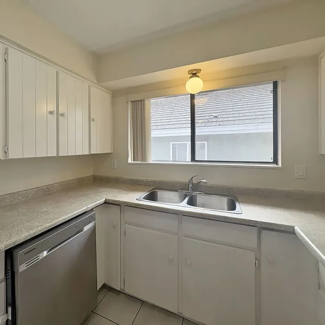 Burquitlam - 5 Bedroom Duplex For Rent in Coquitlam 521A Ebert Avenue, Coquitlam, BC, V3J 2L1