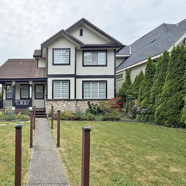Cloverdale - 2 Bedroom Basement For Rent in Surrey 6639B 184 Street, Surrey, BC, V3S 1G5