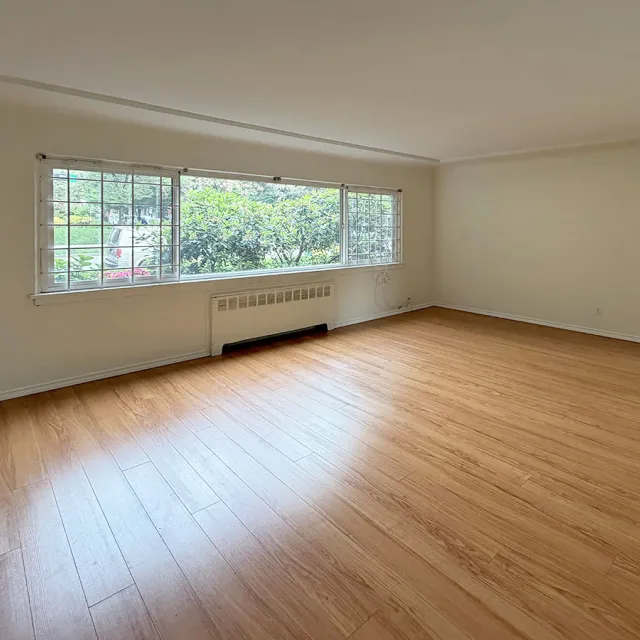 Valcrest Manor in The West End - 1 Bedroom Apartment For Rent in Vancouver 1 - 1208 Burnaby Street, Vancouver, BC, V6E 1P5