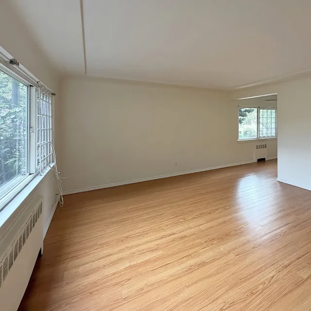 Valcrest Manor in The West End - 1 Bedroom Apartment For Rent in Vancouver 1 - 1208 Burnaby Street, Vancouver, BC, V6E 1P5