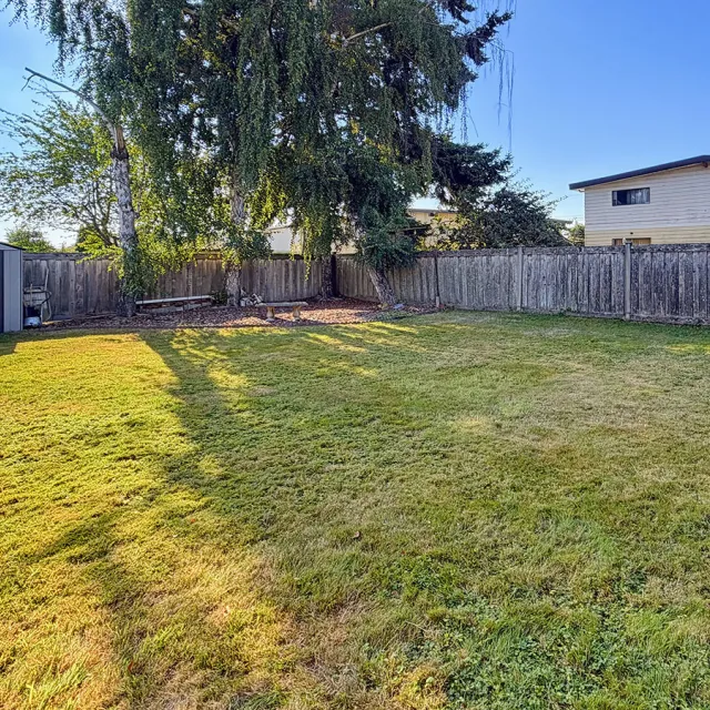 Steveston - 3 Bedroom House (Upper Level) For Rent in Richmond 3380 Springthorne Crescent, Richmond, BC, V7E 1Z7