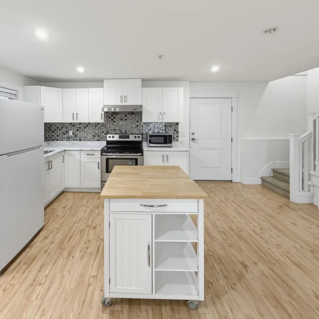 Marpole - 2 Bedroom Laneway House For Rent in Vancouver 172 East 60th Avenue, Vancouver, BC, V5X 1Z6