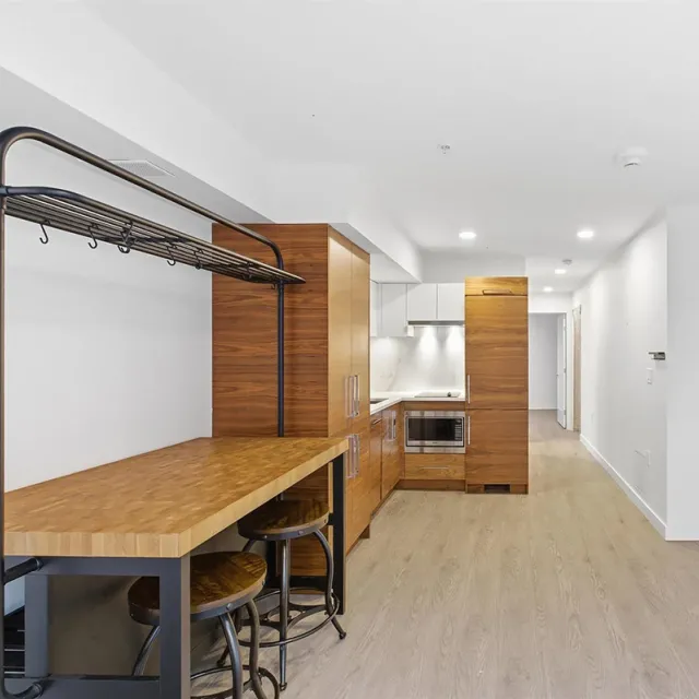 Evolv35 in Lower Lonsdale - 1 Bedroom Apartment For Rent in North Vancouver 33B - 720 East 3rd Street, North Vancouver, BC, V7L 0G7