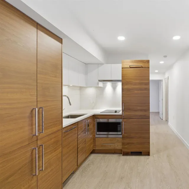 Evolv35 in Lower Lonsdale - 1 Bedroom Apartment For Rent in North Vancouver 33B - 720 East 3rd Street, North Vancouver, BC, V7L 0G7