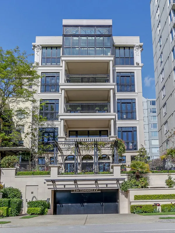 Building - Cinque Terre in Vancouver, BC at 1483 Beach Avenue