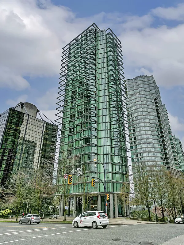 Building - The Pointe in Vancouver, BC at 1331 West Georgia Street