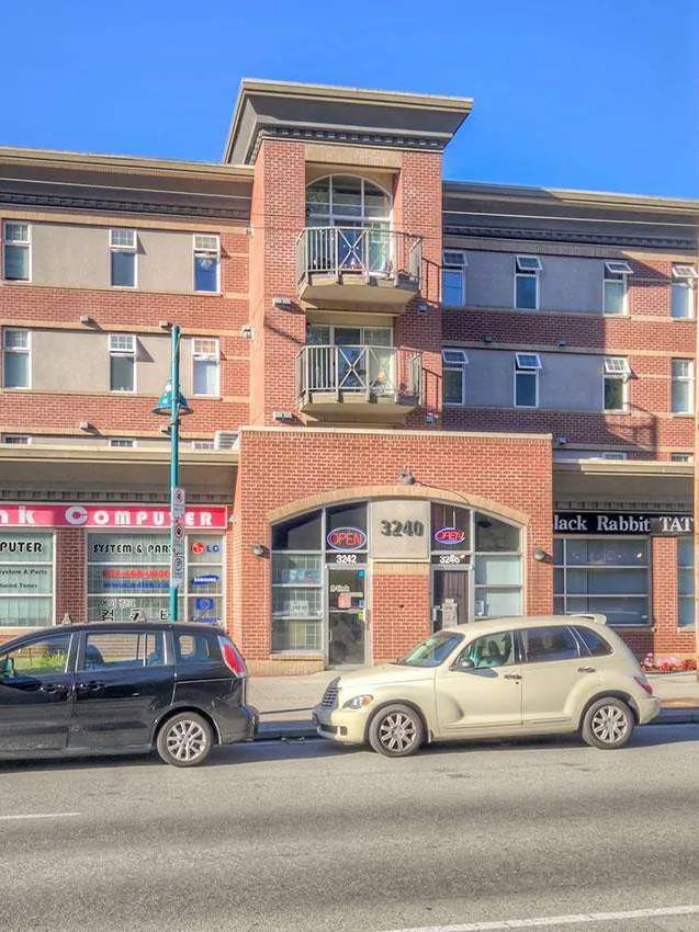 Building - The Square in Port Moody, BC at 3240 St Johns Street