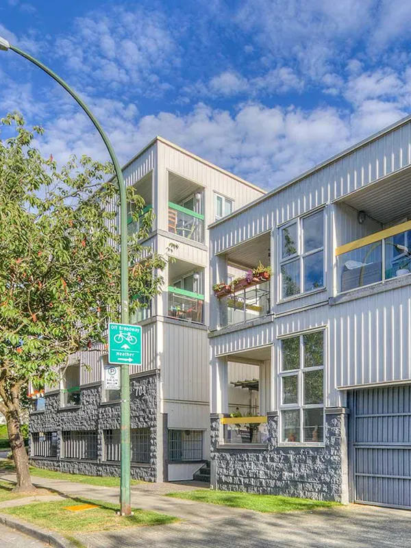 Building - Heather Park in Vancouver, BC at 704 West 7th Avenue