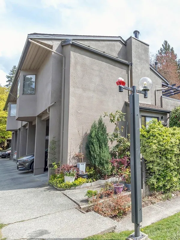 Building - Woodridge Place in Burnaby, BC at 8550 - 8592 Woodridge Place