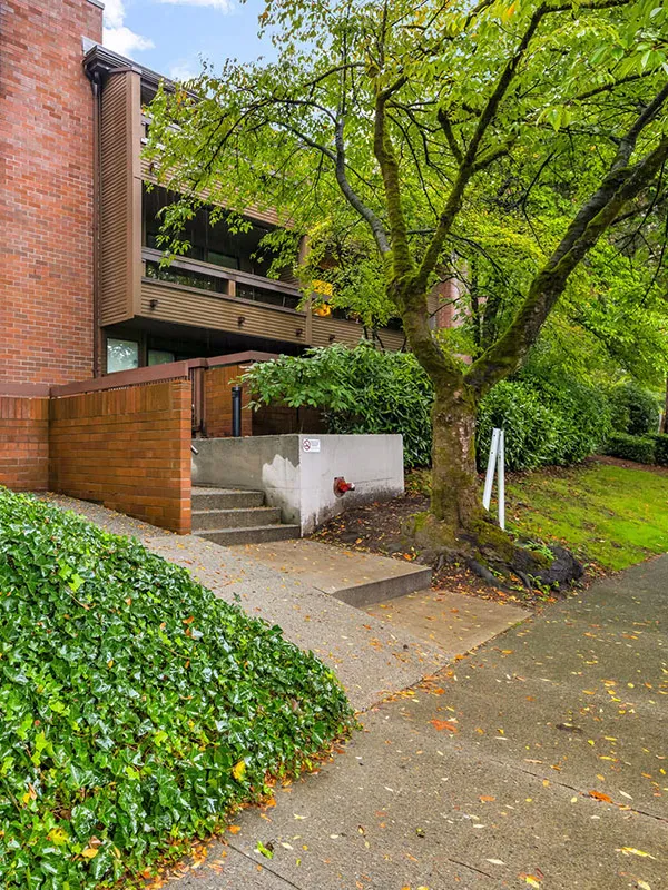 Building - Bell Park Terrace in Burnaby, BC at 3420 Bell Avenue