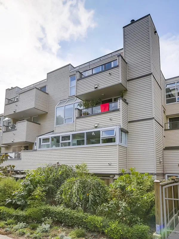 Building - 3250 West 4th in Vancouver, BC at 3250 West 4th Avenue