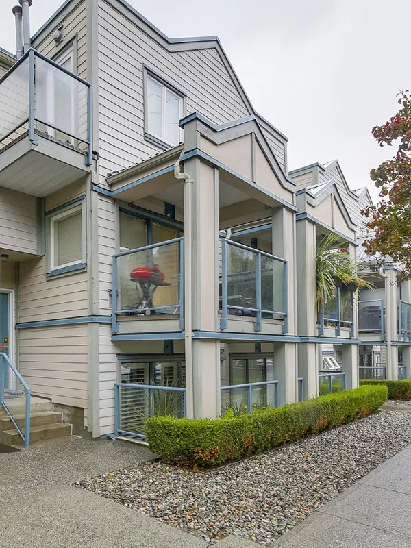 Building - Courtyards in Vancouver, BC at 629 West 7th Avenue