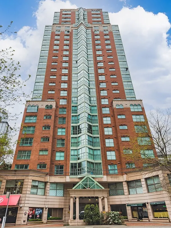 Building - Vancouver Tower in Vancouver, BC at 909 Burrard Street