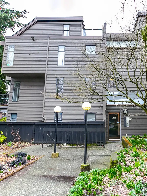 Building - Balsam Mews in Vancouver, BC at 2001 Balsam Street