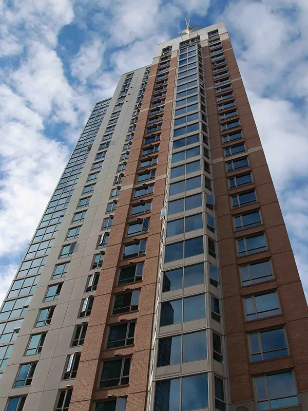 Building - Governors Tower in Vancouver, BC at 388 Drake Street
