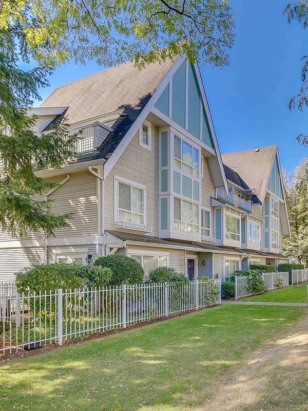 Building - Tudor Grove in Burnaby, BC at 6588 Southoaks Crescent