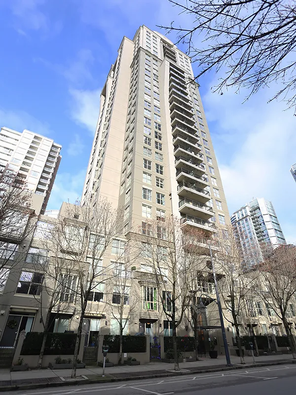 Building - Mondrian in Vancouver, BC at 969 Richards Street