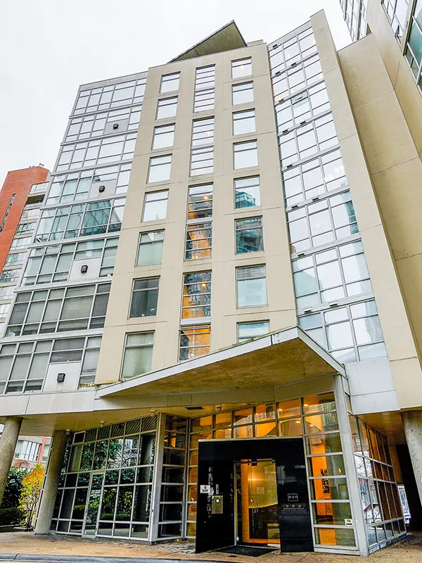 Building - 1000 Beach in Vancouver, BC at 990 Beach Avenue