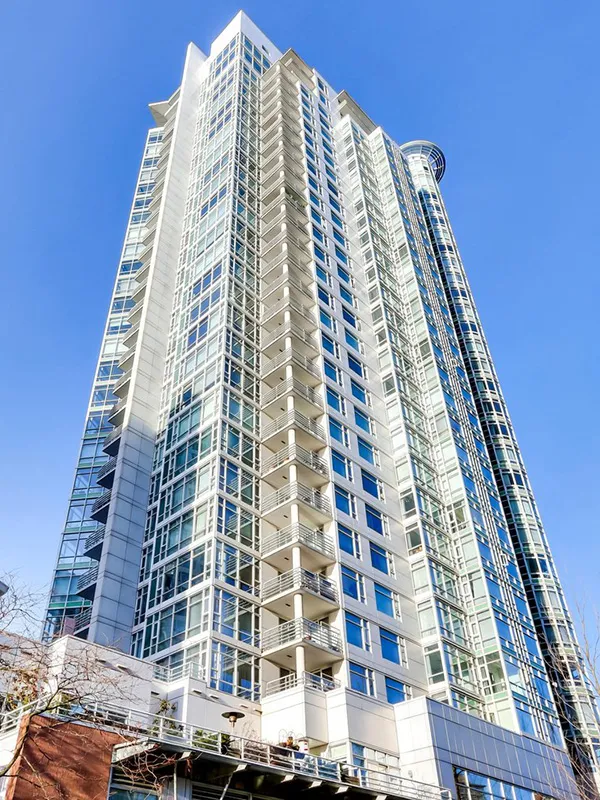 Building - Aquarius II in Vancouver, BC at 198 Aquarius Mews