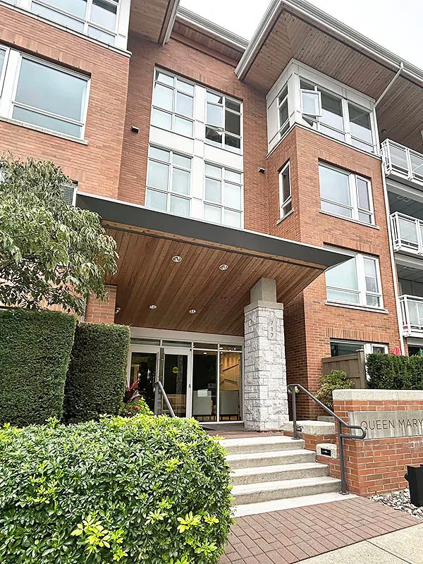 Building - Queen Mary in North Vancouver, BC at 717 Chesterfield Avenue