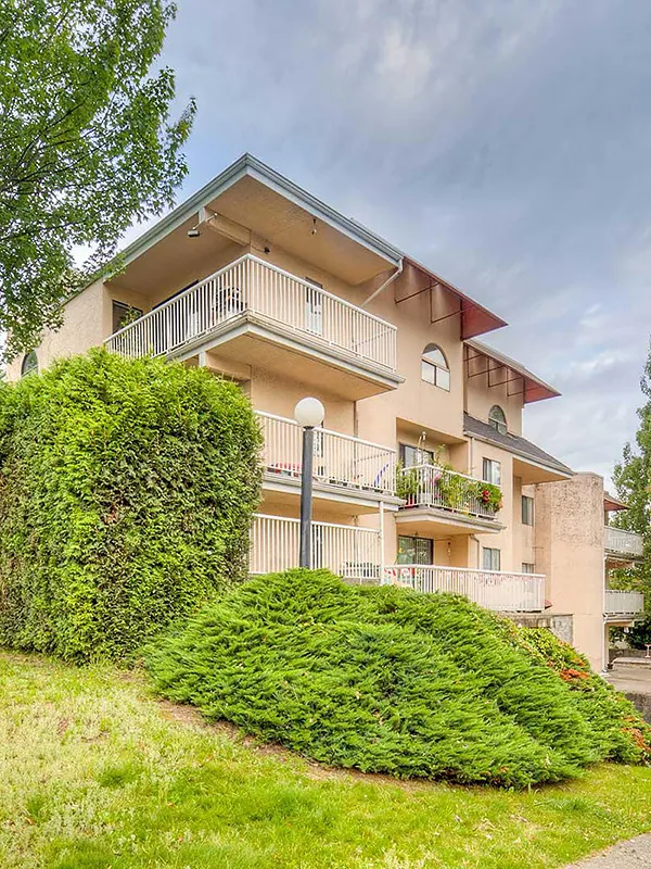 Building - Sparwood in Vancouver, BC at 975 E Broadway