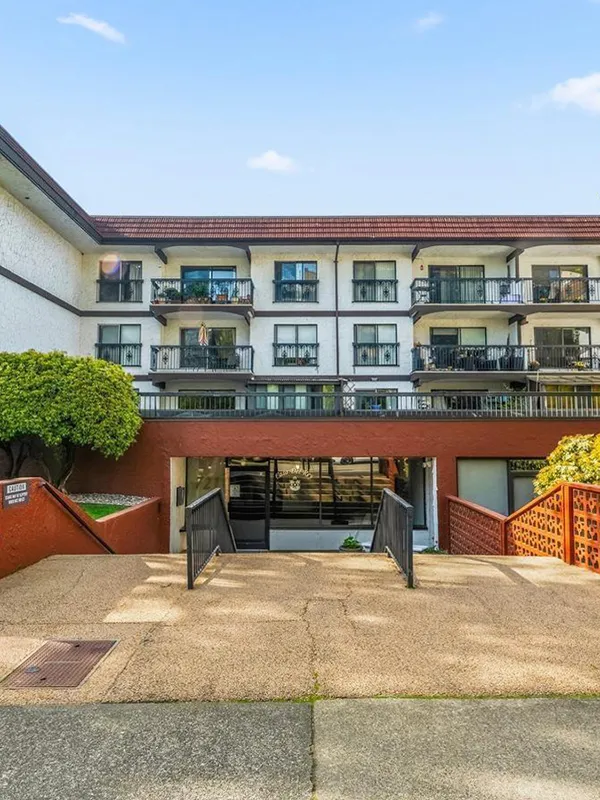 Building - Casa Del Rey in New Westminster, BC at 721 Hamilton Street