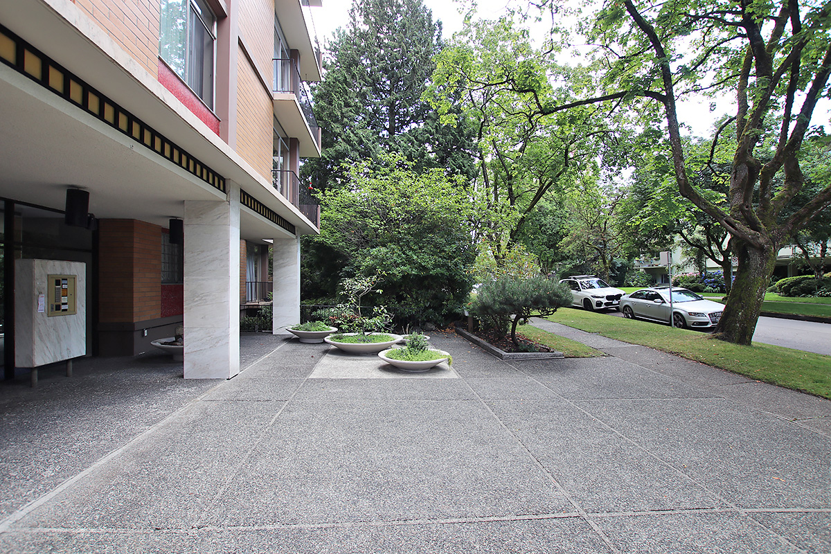 Managed by VADA Property Management. Georgian House Apartment Rentals 5450 Vine Street, Vancouver.
